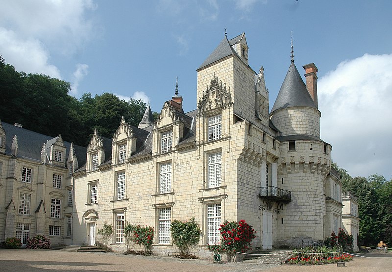 File:ChateaudUsseAileOuest.jpg