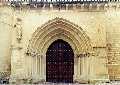 Le portail nord de l'église de la Magdalena.