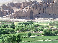 Fastera que contenía los Budas de Bamiyan (Afganistán, escontra'l sieglu V), destruyíos polos talibanes en 2005.