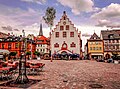 Historisches Rathaus mit Wappen von Fürstbischof Johann Philipp von Schönborn