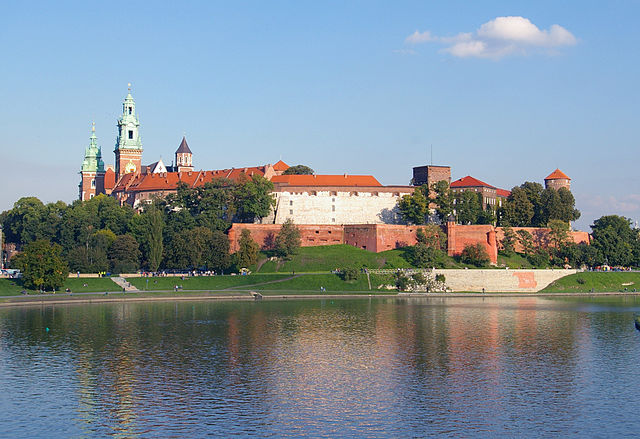 http://upload.wikimedia.org/wikipedia/commons/thumb/8/8f/Krakow_Wawel_20070920_1299.jpg/640px-Krakow_Wawel_20070920_1299.jpg