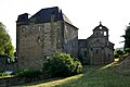 Schloss und Kirche Saint-Pierre, beide als Monument historique klassifiziert