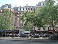 Emplacement du marché de la place Maubert, nommé ainsi bien que techniquement localisé sur le boulevard Saint-Germain.