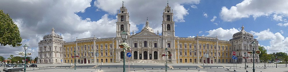 Ĉefa fasado de la Nacia Palaco de Mafra en 2016