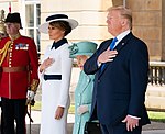 Поездка президента Трампа и первой леди Мелании Трамп в Соединенное Королевство (48000154961) .jpg