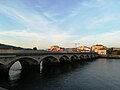 Ponte do Burgo e barrio homónimo no fondo