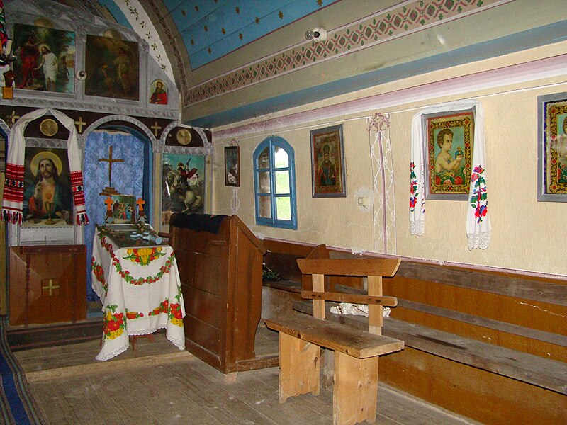Fi&#537;ier:RO MM Costeni Apostles wooden church 10.jpg