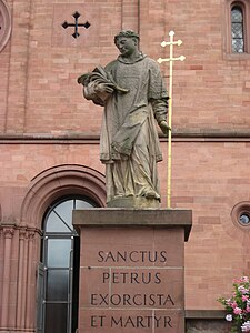 ... Pierre devant la basilique qui leur est dédiée à Seligenstadt.