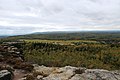 Aussicht in Richtung Westen über das Dorf Sněžník und die Kammhochfläche des Osterzgebirges