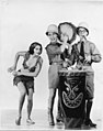 Промо-фото к фильму «Это Африка[en]» (1933). Слева направо: Ракель Торрес, Берт Уилер[en] и Роберт Вулси[en].