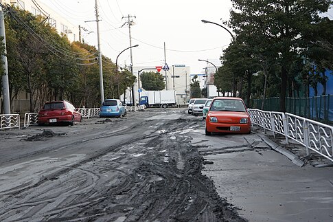 Soil liquefaction on a road in Koto, Tokyo. Image: Morio.