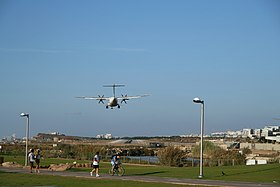 Atterrissage d'un avion sur la piste de Sdé Dov