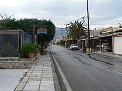 Hauptstraße in Tigaki.