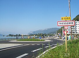 Signo bonvenigante al Tresserve antaŭen de la Bourget-lago.