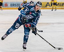 Photographie couleur d'un joueur de hockey sur glace