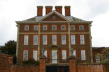 Winslow Hall in Buckinghamshire (1700), possibly by Christopher Wren, has most of the typical features of the original English style. Winslow Hall, Sheep Street, Winslow - geograph.org.uk - 2230591.jpg