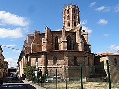 Photographie en couleur d'une église.