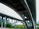 Tablier du pont ouest et le pont est, à gauche.