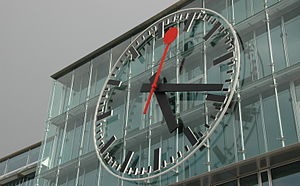 Aarau station clock closeup.jpg