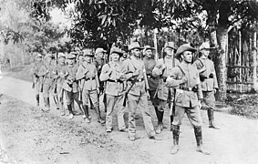 Une section de réservistes en Nouvelle-Poméranie (Nouvelle-Guinée allemande), qui va devoir affronter les Australiens (bataille de Bita Paka le 11 septembre 1914).