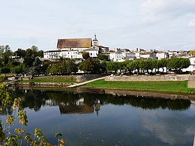 En bordure de l'Isle, Guîtres et son abbatiale