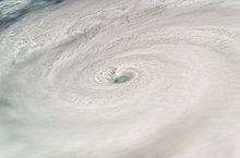 http://upload.wikimedia.org/wikipedia/commons/thumb/9/90/HurricaneDean.jpg/220px-HurricaneDean.jpg