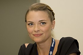 Jaime King interprète Mary Sue.