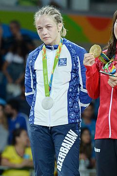 Мария Стадник на церемонии награждения победителей летних Олимпийских игр 2016 года по вольной борьбе до 48 кг среди женщин 2.jpg