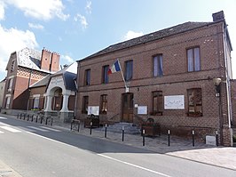 Gemeentehuis en school