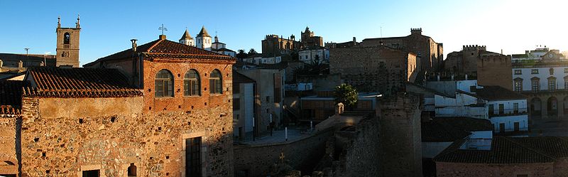 File:Pano Parte Antigua de Cáceres.jpg