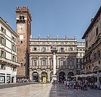 Piazza delle Erbe - Palazzo Maffei (Verona).jpg