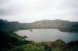 Fond de la baie d'Ahurei et îlot Tapui, en 2000.