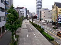 内山町交差点歩道橋上から望む桜通の東端。（2015年（平成27年）10月）