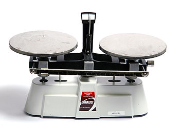 Simple laboratory scales for balancing tubes