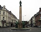 Het monument in de as van de Stationsstraat