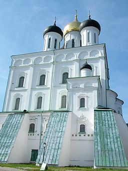 Treenighetskatedralen i Pskov.