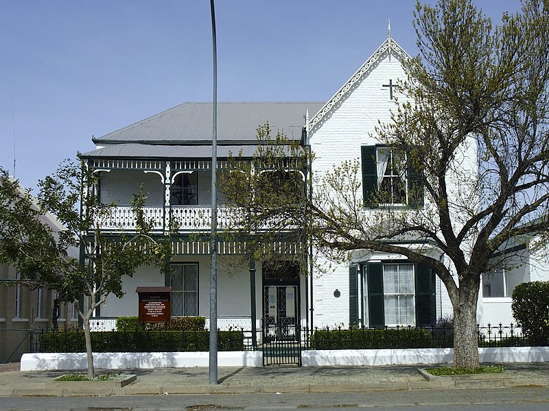 File:Trinity Methodist Church Graaff Reinet-001.jpg