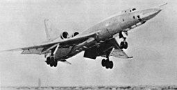 Tupolev Tu-22 laskeutumassa