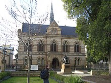 Mitchell Building from front, 2008. UofAdelaide-MitchellBuilding-Aug08.jpg