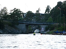 Bron som förbinder Älgö, Älgö ö och Svärdsön med Saltsjöbaden