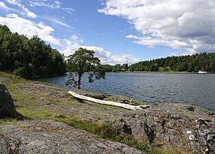 Vy från Vargholmen över Bränningeviken in mot land