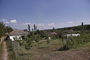 Куќи во северозападниот дел на селото