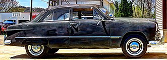 "פורד 1949" בתצורה 2 דלתות סדאן