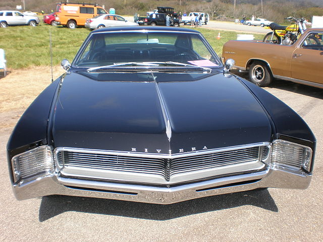 File1966 black Buick Riviera GS front