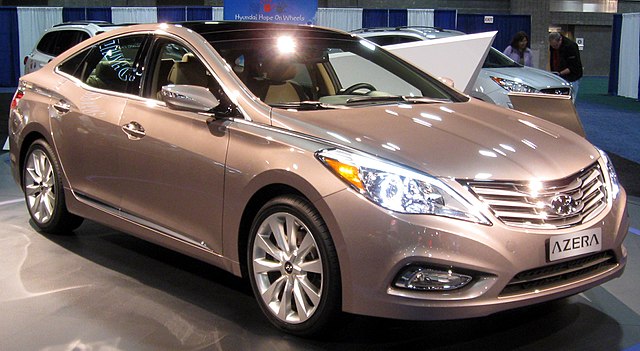 http://upload.wikimedia.org/wikipedia/commons/thumb/9/91/2013_Hyundai_Azera_--_2012_DC.JPG/640px-2013_Hyundai_Azera_--_2012_DC.JPG