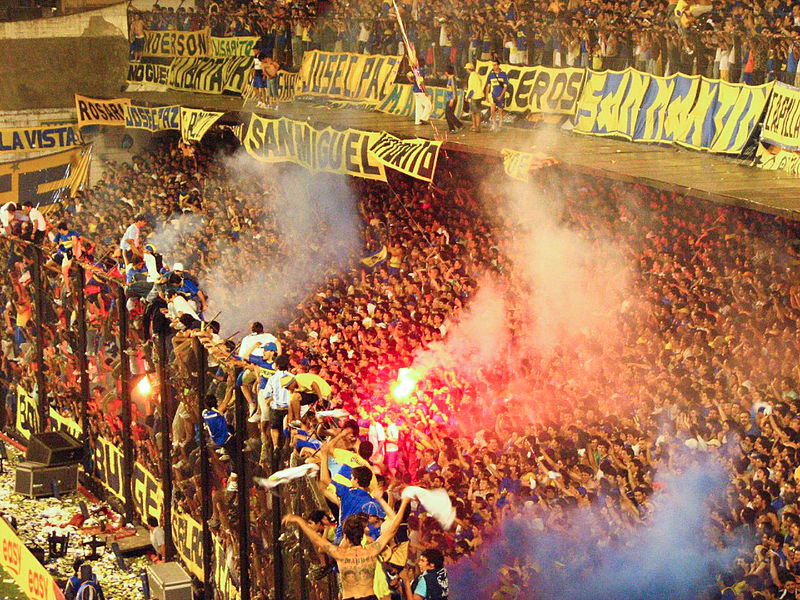 http://upload.wikimedia.org/wikipedia/commons/thumb/9/91/Boca_Juniors_vs._Pumas.jpg/800px-Boca_Juniors_vs._Pumas.jpg