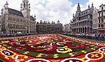 A Grand-Place, decorada cunha alfombra floral