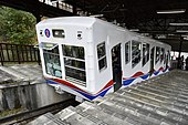 ホームに停車する車両（2020年11月）