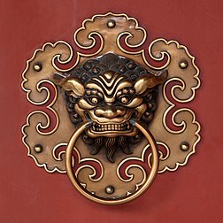 Poignée de porte du temple de Lian Shan Shuang Lin à Singapour. (définition réelle 2 142 × 2 142)