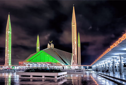 "Faisal_mosque_on_the_eve_of_27th_Ramadan" by User:Alighazanfarz